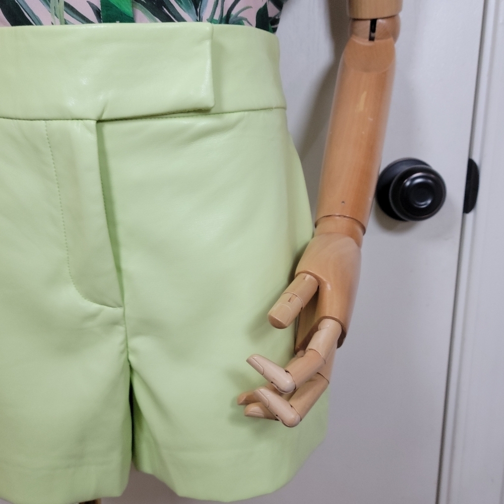 House of Harlow 1960 Faux Leather High Waist Shorts Size 8 - Picture 3 of 13